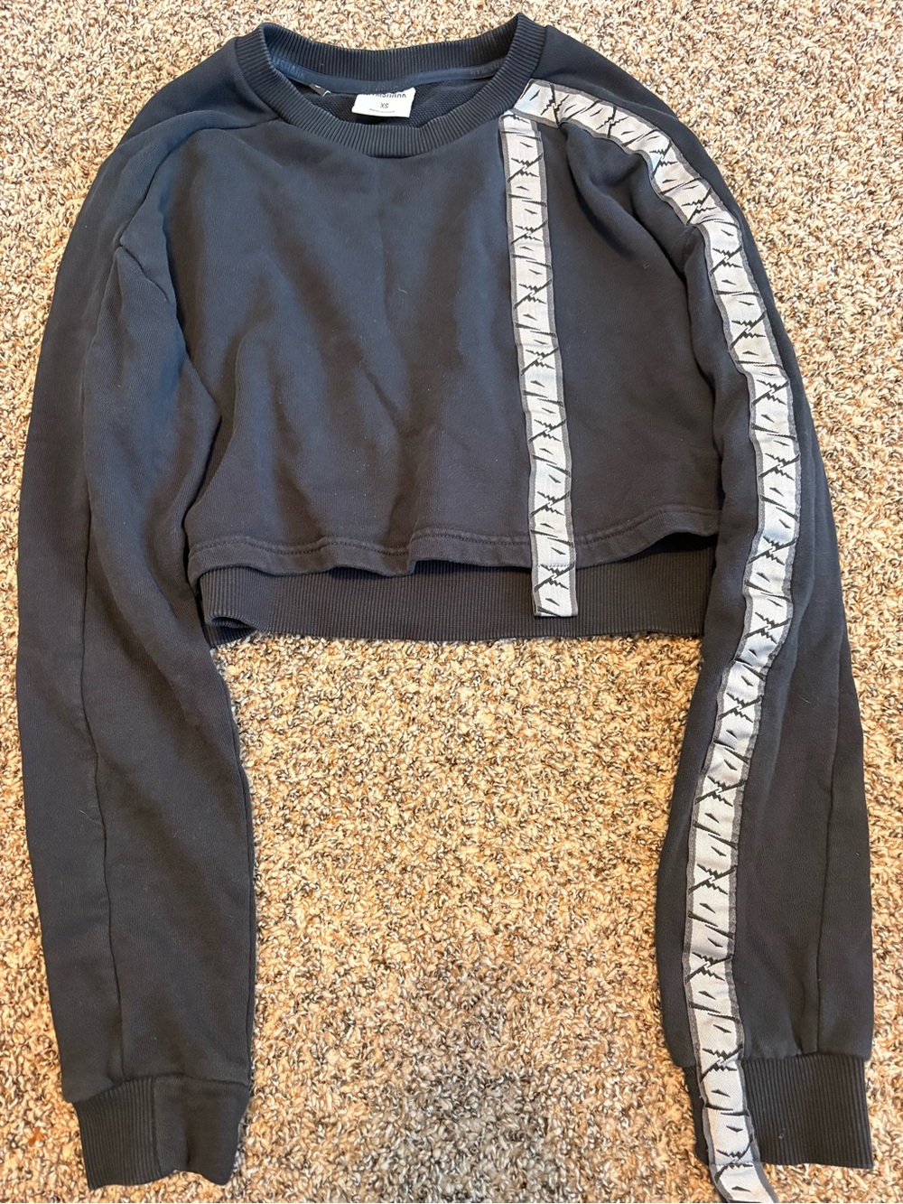Gymshark Black Cropped Sweatshirt with Gray Logo Trim